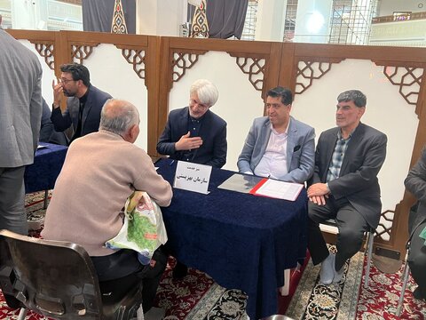 حضورمدیر کل و مسئولان بهزیستی فارس در میز ارتباطات مردمی امام جمعه معزز شیراز