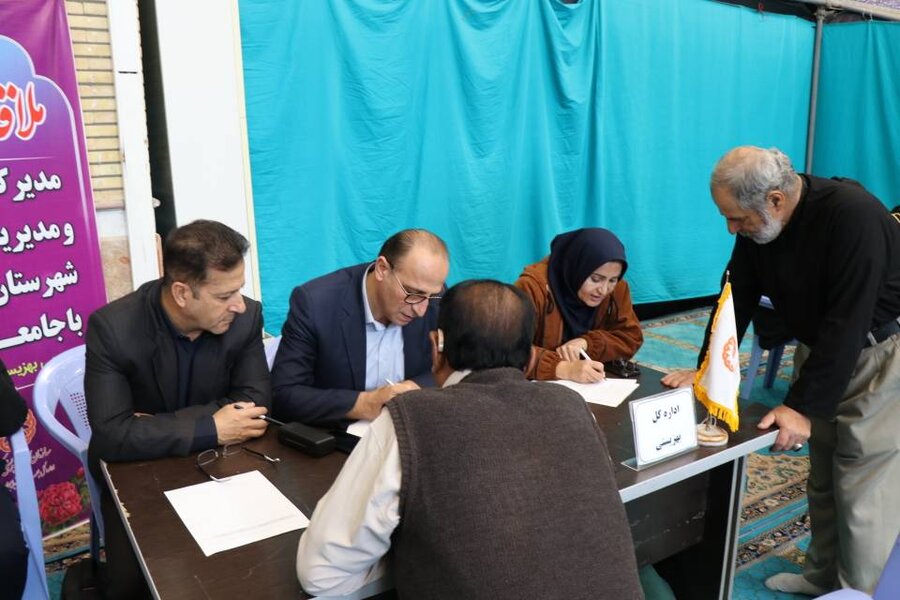 تعامل نزدیک بهزیستی با مراجعین در برنامه میز خدمت مصلی امام خمینی(ره)