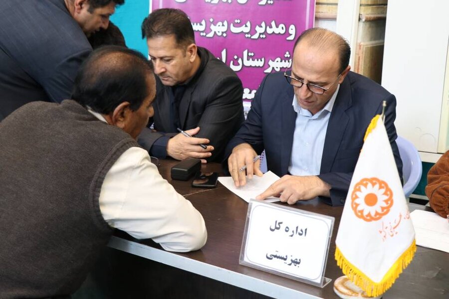 تعامل نزدیک بهزیستی با مراجعین در برنامه میز خدمت مصلی امام خمینی(ره)