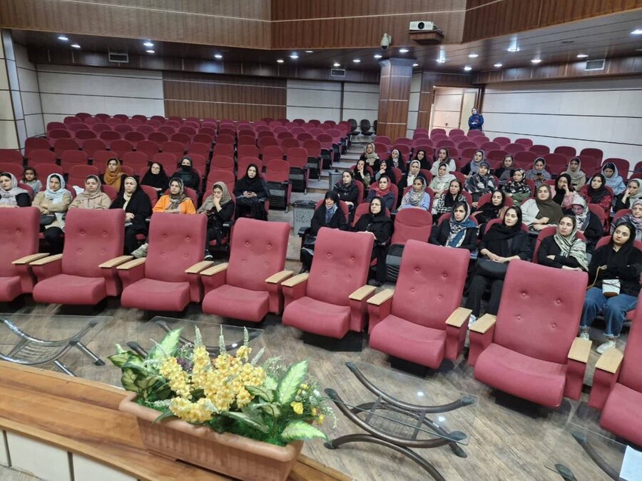 شهریار | برگزاری سومین جلسه آموزشی مهر و گفتگو با هدف تقویت روحیه و ارتقاء سلامت جامعه سالمند