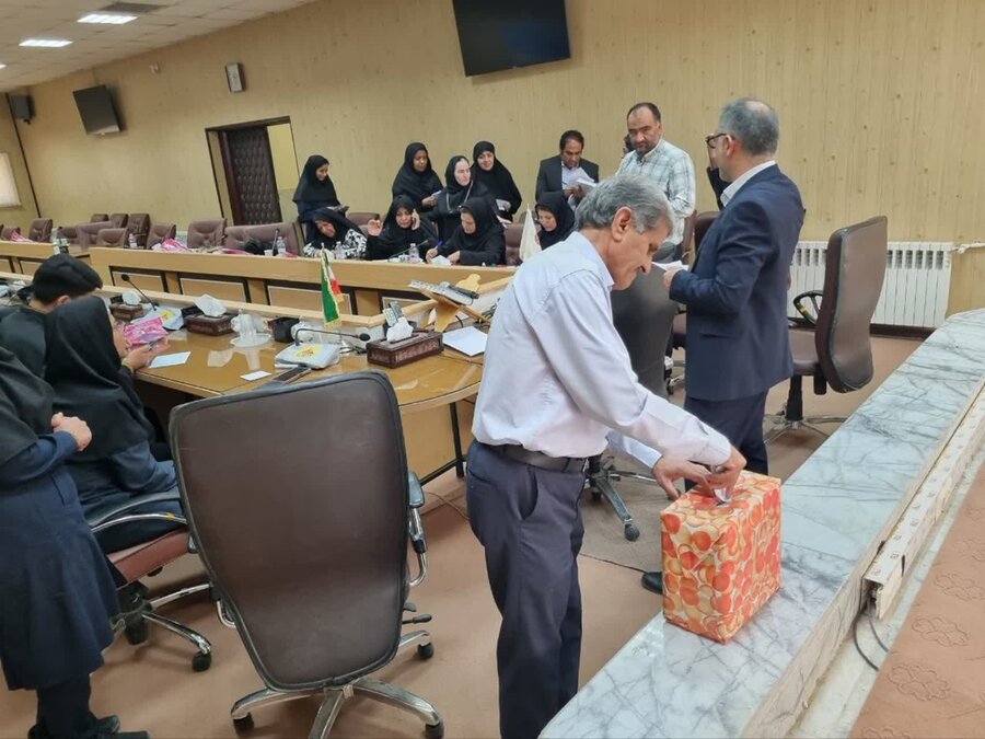 برگزاری انتخابات چهارمین مجمع عمومی فوق‌العاده جمعیت همیاران سلامت روان اجتماعی استان یزد