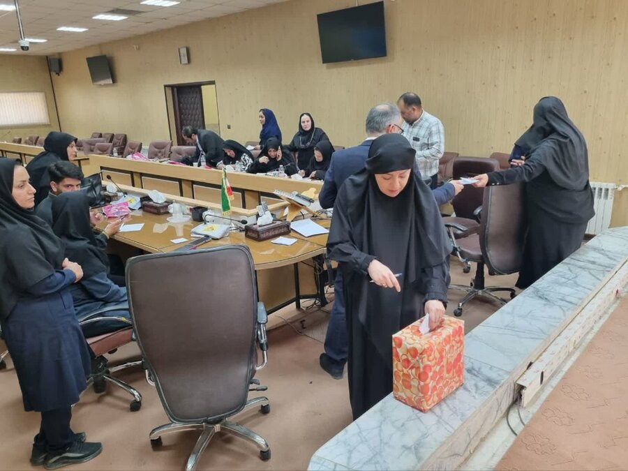 برگزاری انتخابات چهارمین مجمع عمومی فوق‌العاده جمعیت همیاران سلامت روان اجتماعی استان یزد