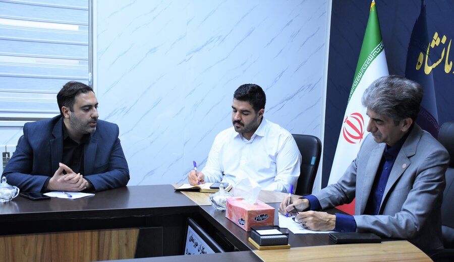 دیدار کارکنان با مدیرکل