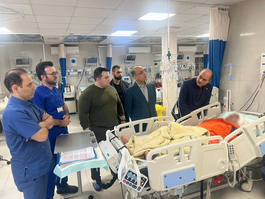 عیادت استاندار و مدیر کل بهزیستی استان از رئیس انجمن نابینایان گیلان در بیمارستان 