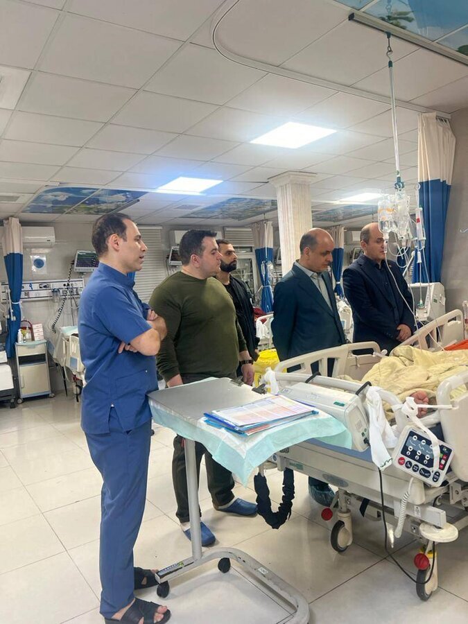 عیادت استاندار و مدیر کل بهزیستی استان از رئیس انجمن نابینایان گیلان در بیمارستان