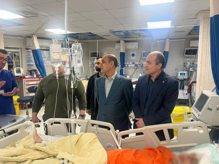 عیادت استاندار و مدیر کل بهزیستی استان از رئیس انجمن نابینایان گیلان در بیمارستان