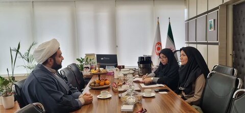 حاج‌آقا محمود زوهانی، امام جماعت اداره‌کل، با حضور در دفتر قدسیه آبشناس، مدیرکل بهزیستی گلستان، دیدار و گفت‌وگو کرد