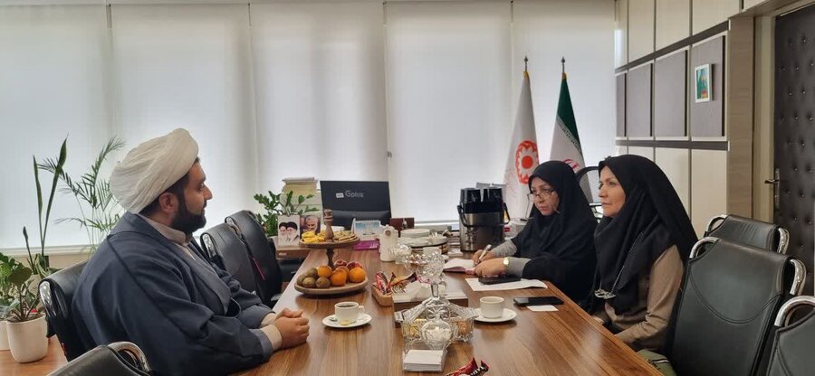 حاج‌آقا محمود زوهانی، امام جماعت اداره‌کل، با حضور در دفتر قدسیه آبشناس، مدیرکل بهزیستی گلستان، دیدار و گفت‌وگو کرد