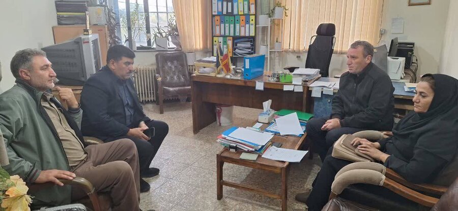 جلسه هم‌اندیشی با موضوع احداث مسکن برای خانواده های دارای دو عضو معلول در بهزیستی میاندوآب