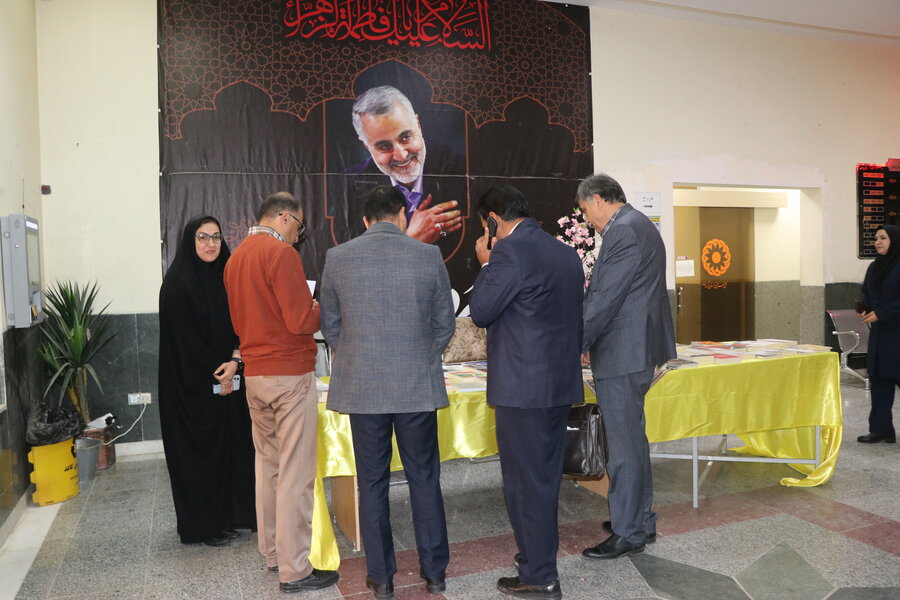 بازدید مدیرکل بهزیستی استان کرمان از نمایشگاه کتاب