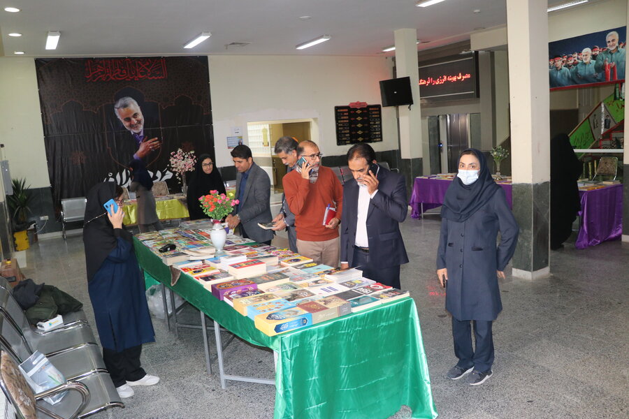 بازدید مدیرکل بهزیستی استان کرمان از نمایشگاه کتاب