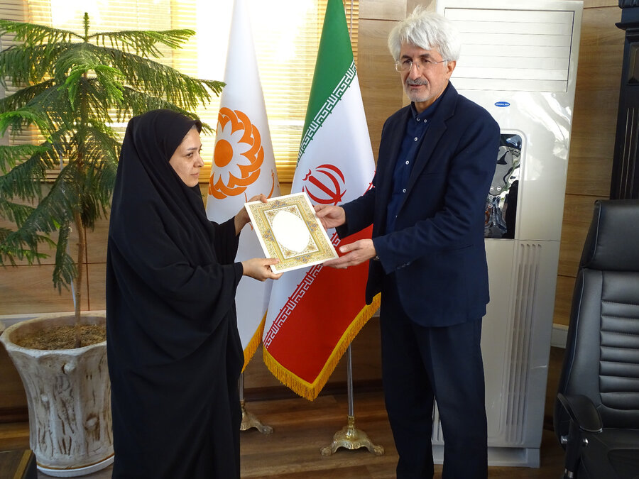  اعطای ابلاغ مسئول دبیرخانه شورای ساماندهی سالمندان استان فارس