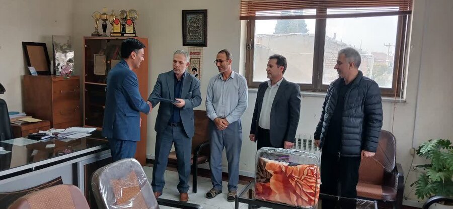 پارس آباد| تجلیل از مدیر مرکز اجتماع درمان مدار اولتان در شهرستان پارس‌آباد