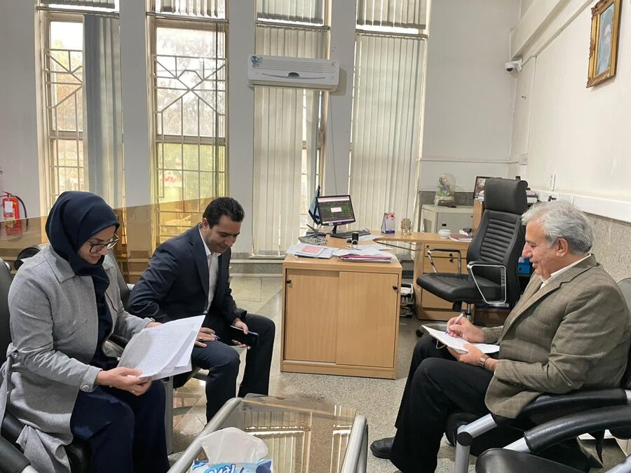 جلسه هم‌اندیشی بهزیستی قروه با روسای بانک‌های ملت و صادرات برگزار شد
