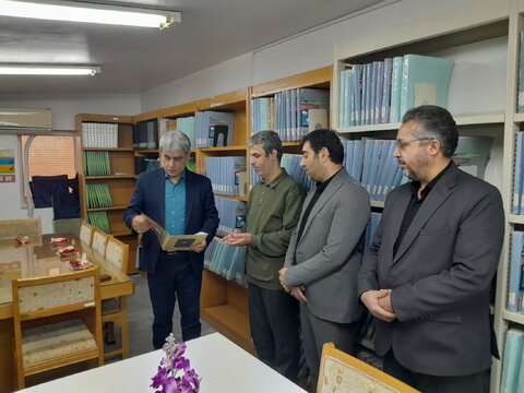 گزارش تصویری/ بازدید مدیر کل بهزیستی قم از بخش نابینایان کتابخانه آیت الله خامنه ای قم