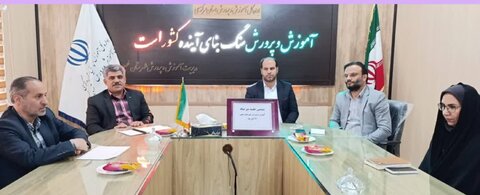 خمین ا جلسه " میز نماد " ( نظام مراقبت از آسیب های اجتماعی دانش آموزان ) آموزش و پرورش