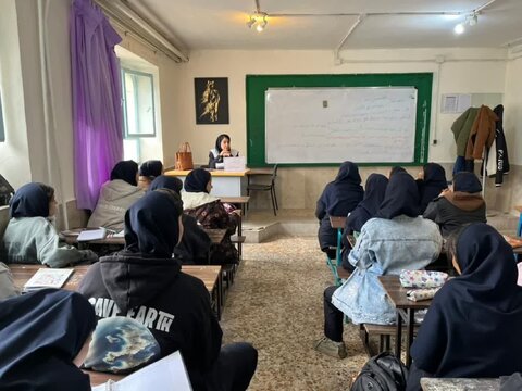 ️جلسه آموزشی پیشگیری از آسیب‌های اجتماعی در اشتهارد برگزار شد