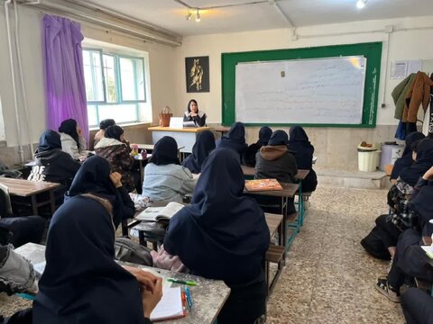 ️جلسه آموزشی پیشگیری از آسیب‌های اجتماعی در اشتهارد برگزار شد