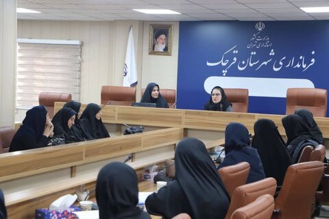 قرچک l برگزاری جلسه آموزشی با محوریت ارتباط مؤثر والدین و فرزندان در دوران بلوغ توسط موسسه همراز فرزانگان در فرمانداری