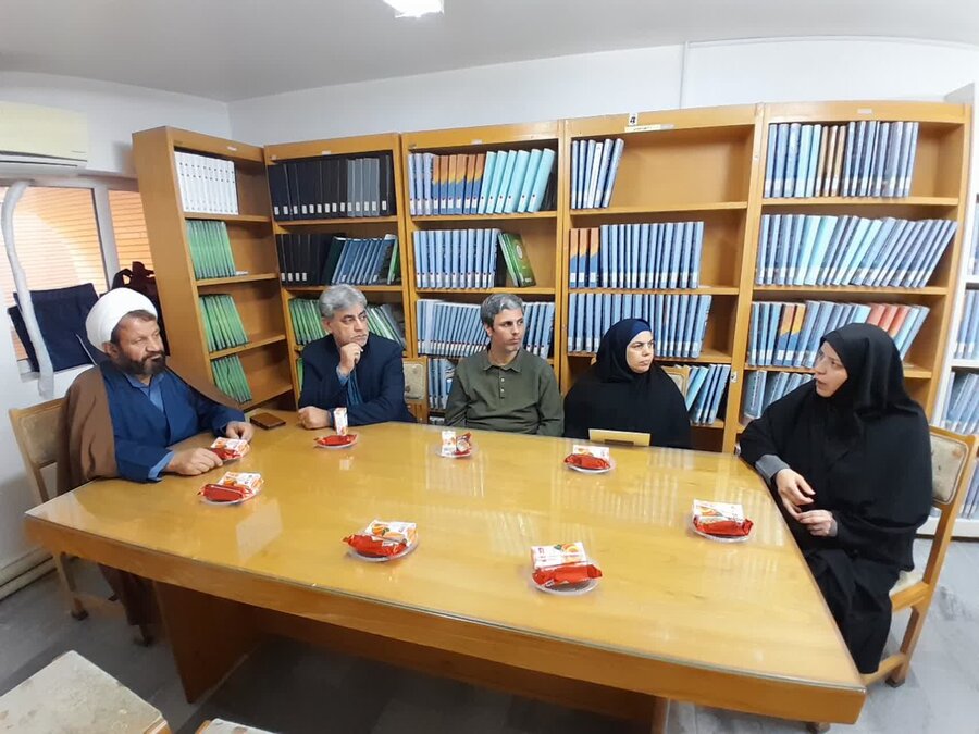 بازدید مدیر کل بهزیستی قم از بخش نابینایان کتابخانه آیت اللّه خامنه ای قم