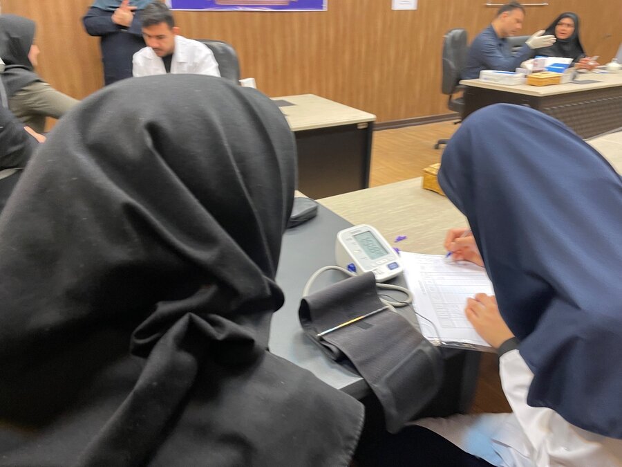 شمیرانات | برگزاری میز خدمت غربالگری سلامت ویژه کارکنان بهزیستی