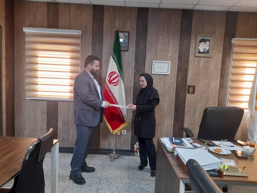 بهارستان | تقدیر از نویسنده کتاب در هفته کتاب و کتاب‌خوانی