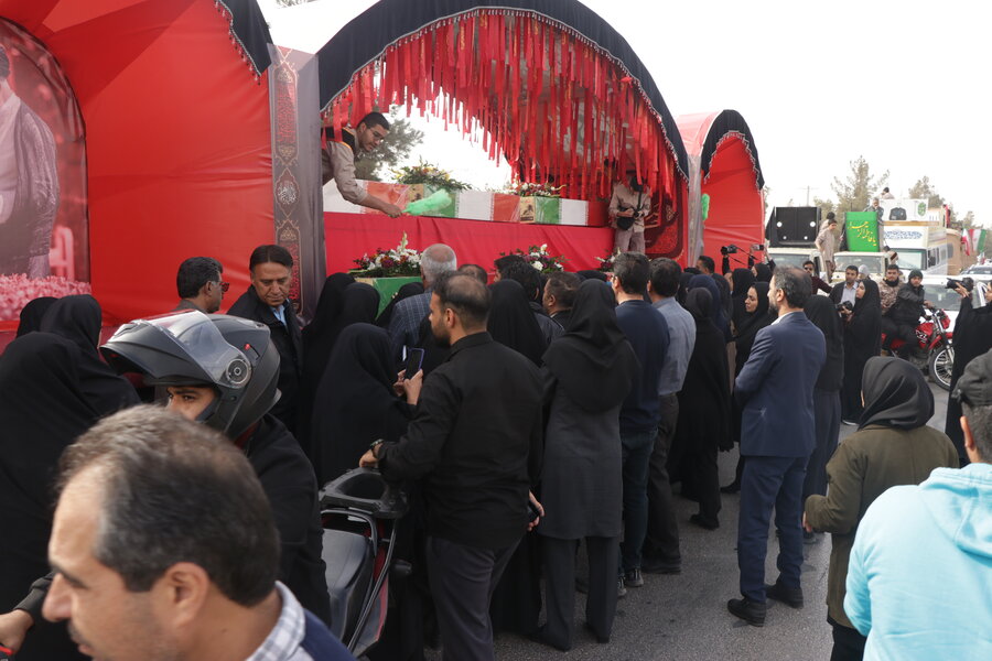 استقبال کارکنان بهزیستی استان کرمان از شهدای گمنام