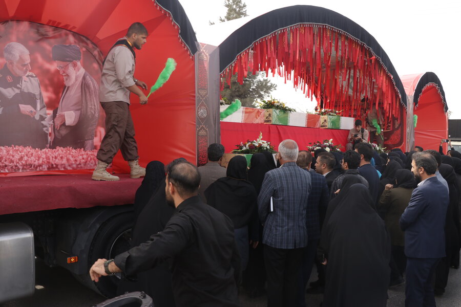 استقبال کارکنان بهزیستی استان کرمان از شهدای گمنام