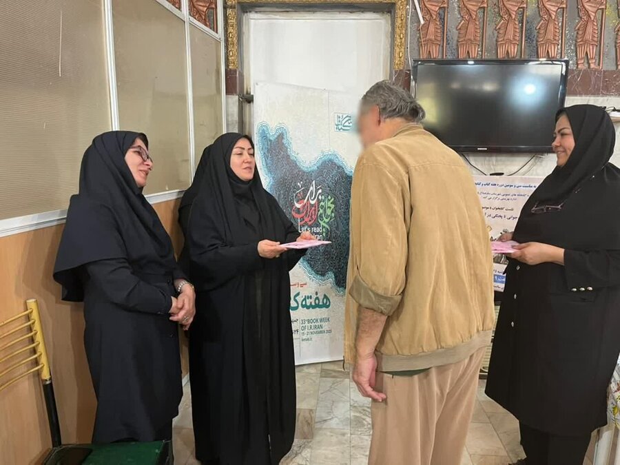 نشست کتابخوان در مرکز سالمندان آریا