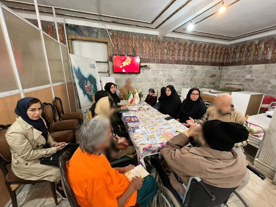 نشست کتابخوان در مرکز سالمندان آریا