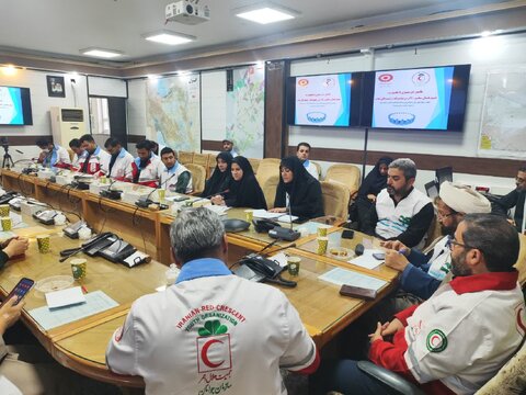 گزارش تصویری/مانور دور میزی آمادگی در حوادث باحضور  تیم های  محب بهزیستی و تیم های سحر هلال احمر