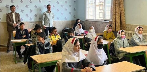 گزارش تصویری| مشاورین وکارشناسان اورژانس اجتماعی در بین دانش آموزان شهرستان ایجرود حضور یافتند