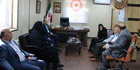 دیدار مدیرعامل موسسه خیریه مادر و کودک رودبار با مدیرکل بهزیستی گیلان 