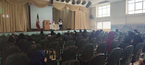 جلسه‌ آموزشی ویژه والدین با محوریت خودمراقبتی روانی و آگاهسازی خانواده‌ها برگزار شد