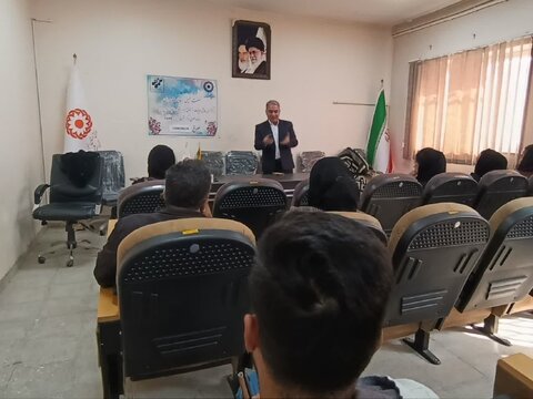 اشتهارد | کلاس آموزش پیشگیری از اعتیاد برای بهبود یافته های اعتیاد و خانواده ها در اشتهارد برگزار شد