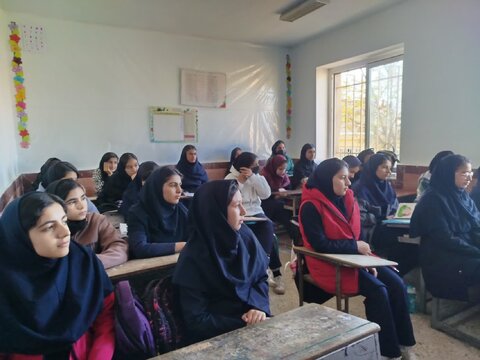 نشست آموزشی آسیب‌های اجتماعی ویژه دانش‌آموزان در دهگلان برگزار شد