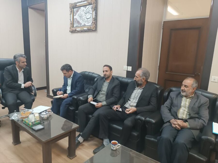 جلسه هماهنگی بین‌بخشی برای تسهیل امور مسکن خانواده‌های دارای دو عضو معلول در مهریز
