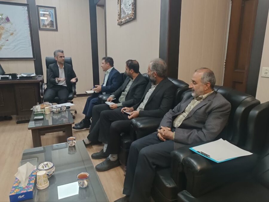 جلسه هماهنگی بین‌بخشی برای تسهیل امور مسکن خانواده‌های دارای دو عضو معلول در مهریز