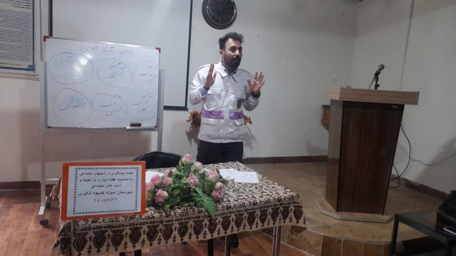 دانشآموزان قروه با خدمات اورژانس اجتماعی و راههای پیشگیری از آسیبها آشنا شدند