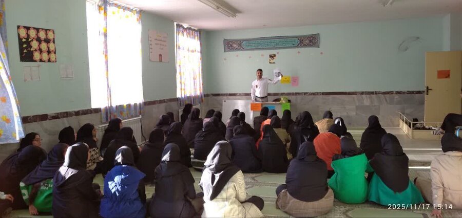 کارگاه آموزشی پیشگیری از اعتیاد در دبیرستان نخبگان کانیدینار برگزار شد