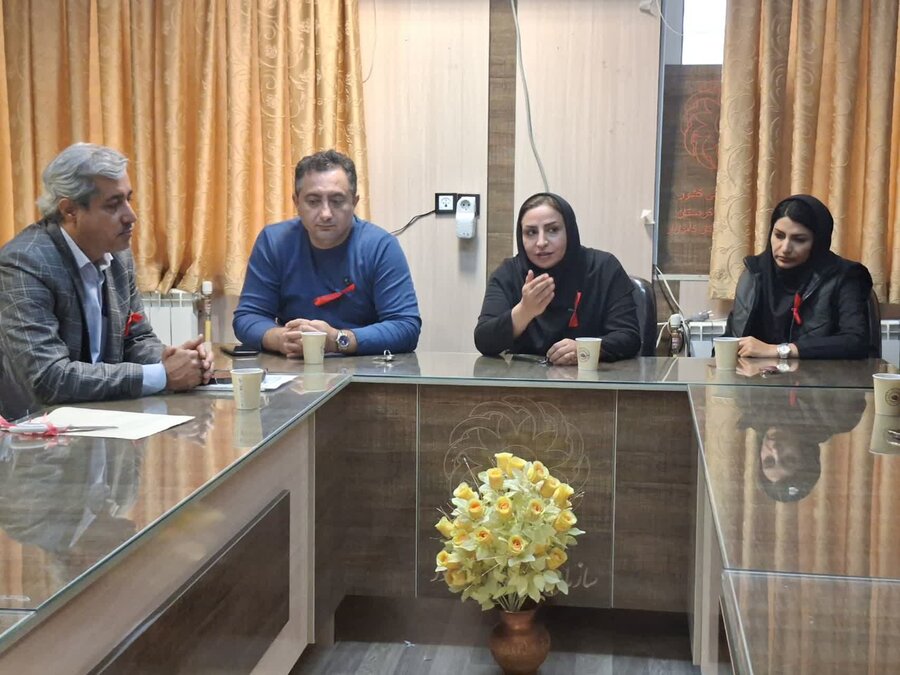 بهزیستی کامیاران در پویش «من هم تست اچ‌آی‌وی می‌دهم» مشارکت کرد
