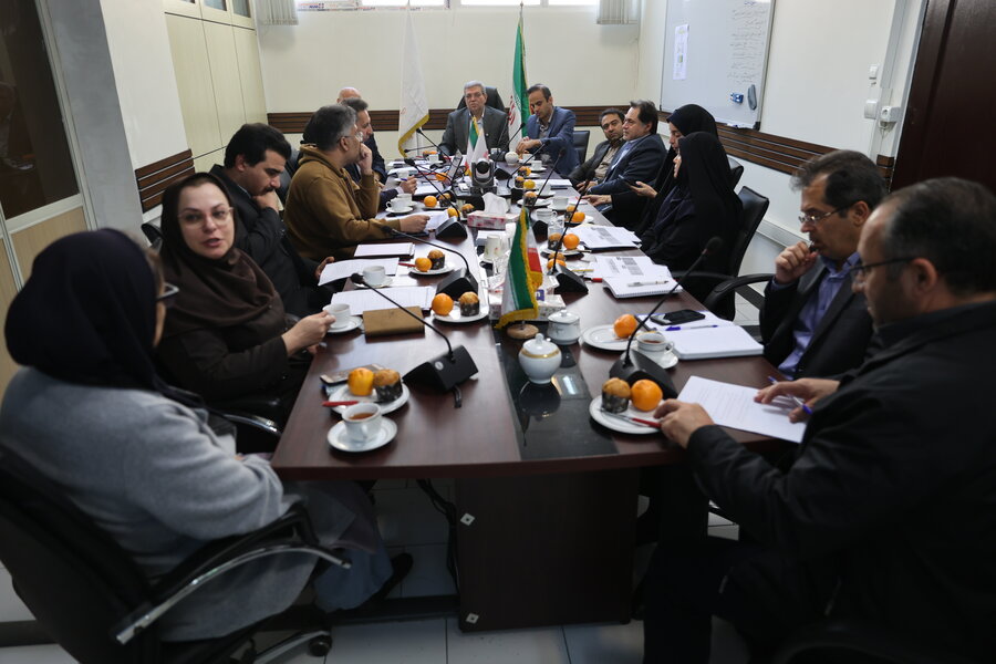 نشست با همکاران دبیرخانه سالمندان