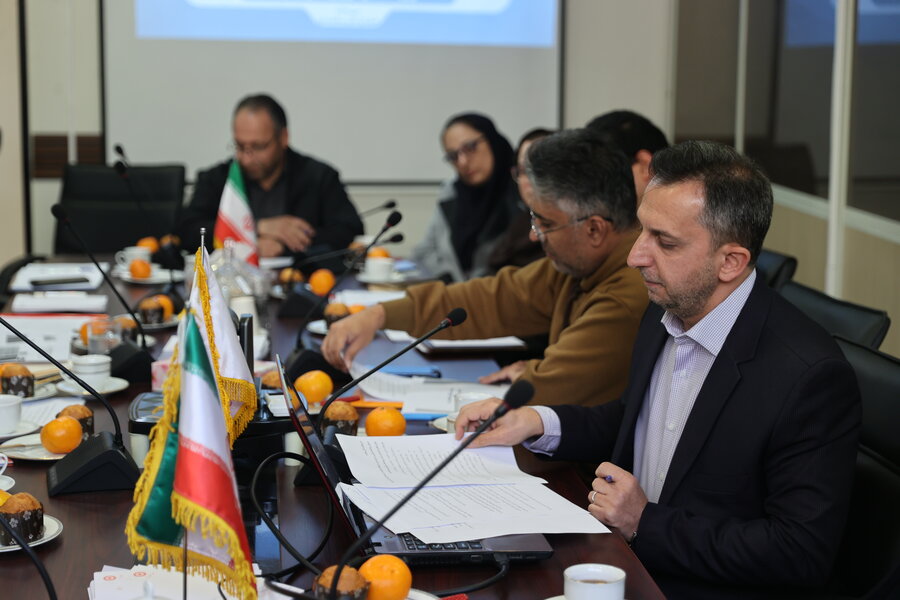 نشست با همکاران دبیرخانه سالمندان