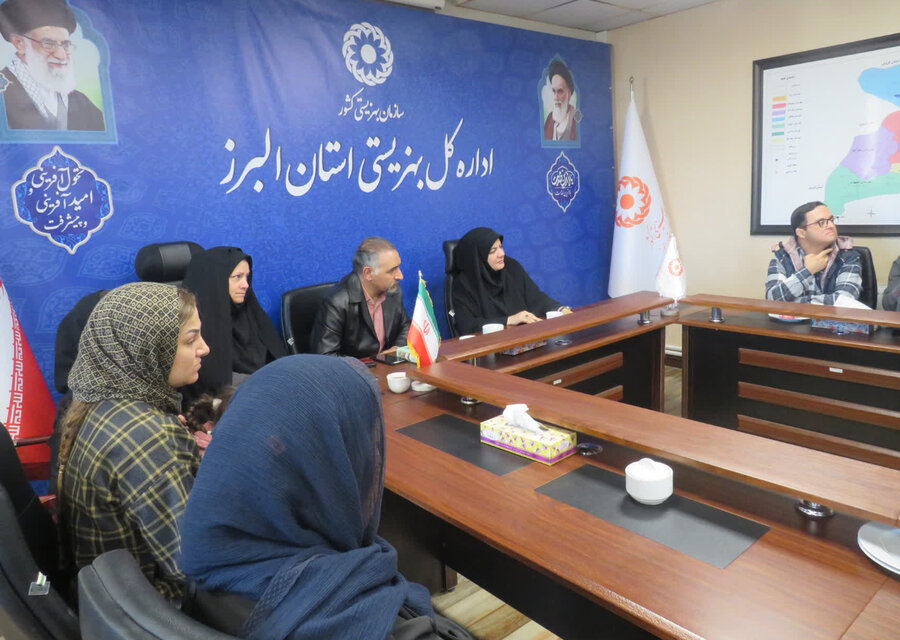 نشست صمیمی مدیرکل بهزیستی البرز با خانواده‌های دارای فرزند دارای معلولیت؛ وعده پیگیری فوری مشکلات درمانی و معیشتی