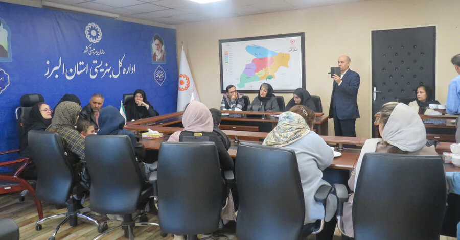 نشست صمیمی مدیرکل بهزیستی البرز با خانواده‌های دارای فرزند دارای معلولیت؛ وعده پیگیری فوری مشکلات درمانی و معیشتی