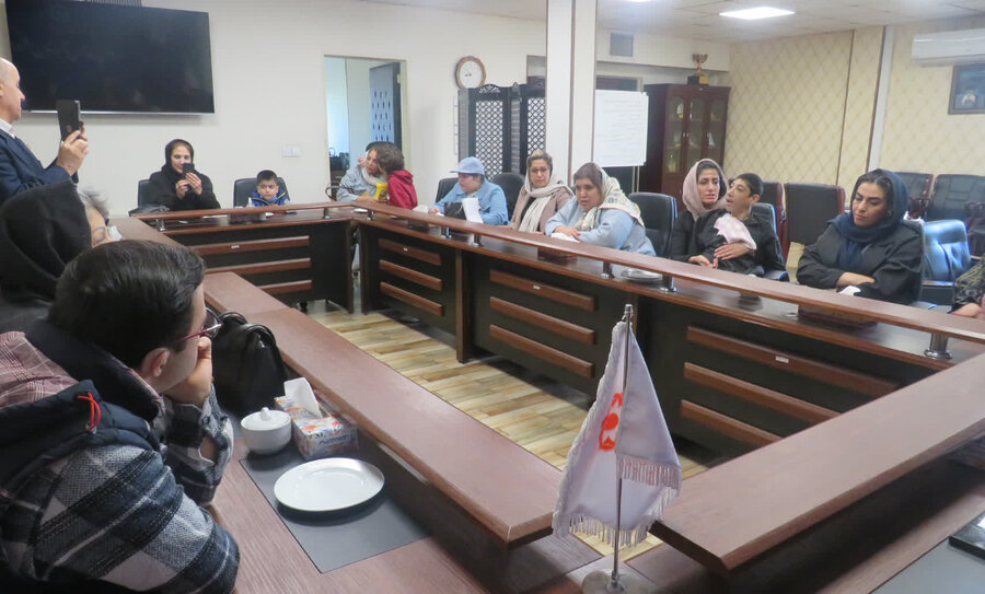 نشست صمیمی مدیرکل بهزیستی البرز با خانواده‌های دارای فرزند دارای معلولیت؛ وعده پیگیری فوری مشکلات درمانی و معیشتی