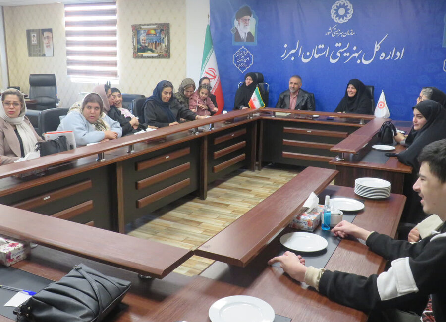 نشست صمیمی مدیرکل بهزیستی البرز با خانواده‌های دارای فرزند دارای معلولیت؛ وعده پیگیری فوری مشکلات درمانی و معیشتی
