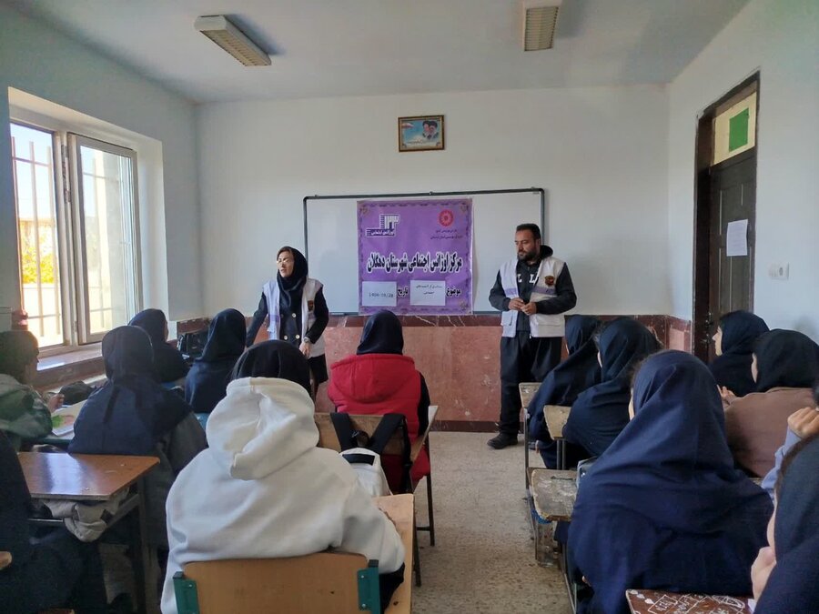 نشست آموزشی آسیبهای اجتماعی ویژه دانشآموزان در دهگلان برگزار شد