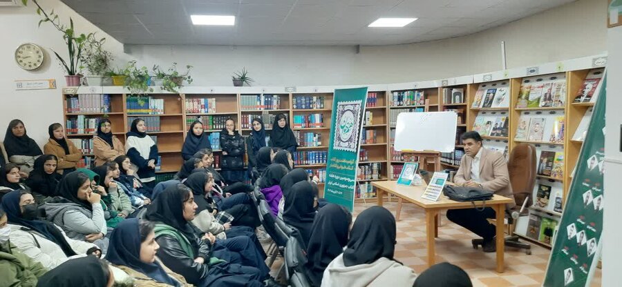 کارگاه پیشگیری از آسیب‌های فضای مجازی در دیواندره برگزار شد 