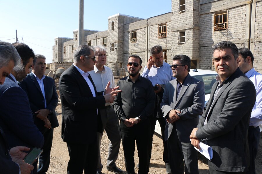 بازدید نماینده مردم اهواز و معاون وزیر راه از روند ساخت پروژه مسکن معلولان در شیبان